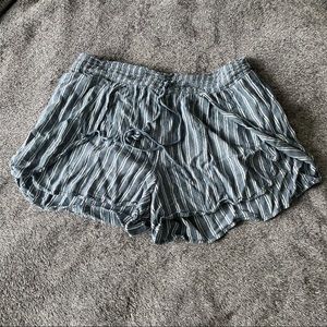 American Eagle Flowy Shorts S